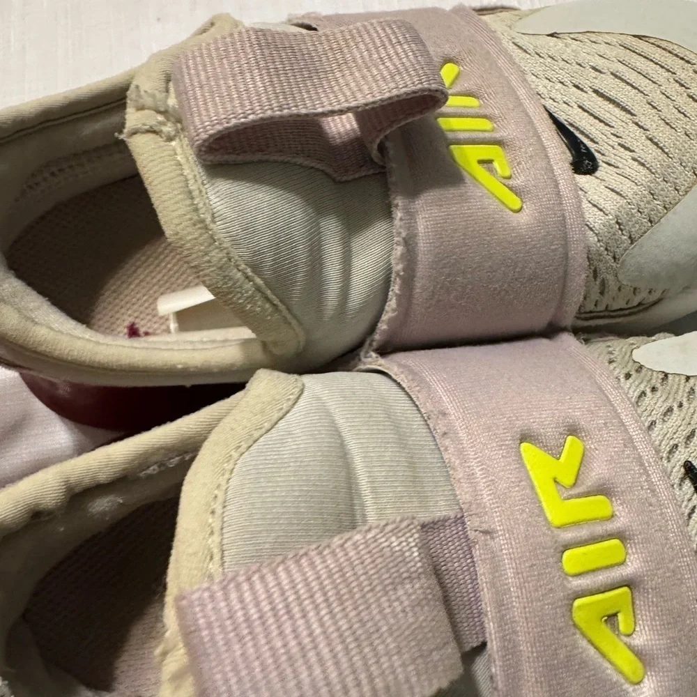 Nike AirMax 270 Girls Size 10C  Fast Shipping !
